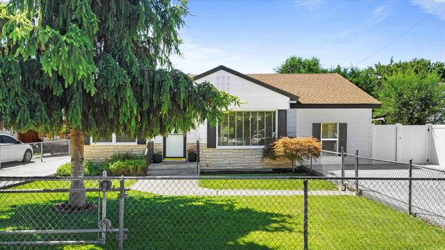 102 S Rainier St., Kennewick, WA 99336