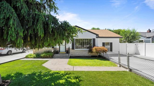 102 S Rainier St., Kennewick, WA 99336
