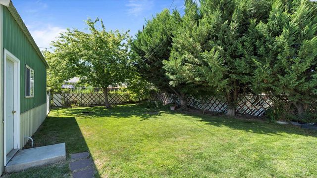 102 S Rainier St., Kennewick, WA 99336