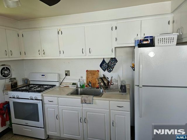 297 Prospect Avenue 2, Bergenfield, NJ 07621
