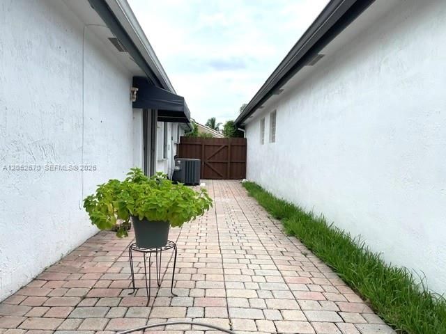 16166 SW 86th Ter, Miami, FL 33193