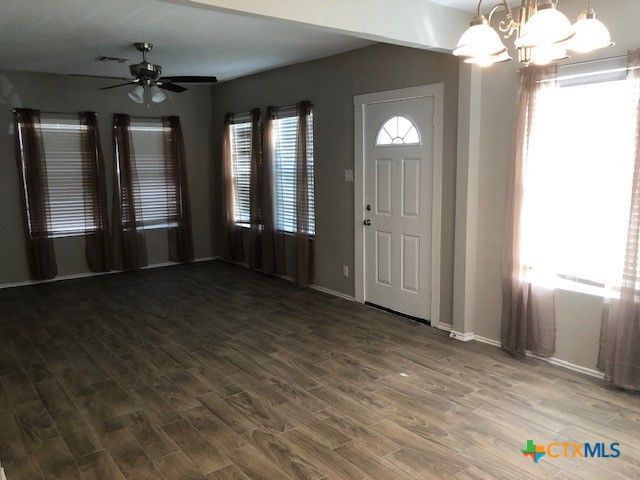 630 E Pine Street, Seguin, TX 78155