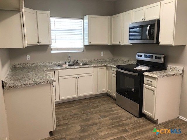 630 E Pine Street, Seguin, TX 78155