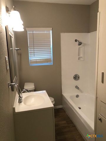 630 E Pine Street, Seguin, TX 78155