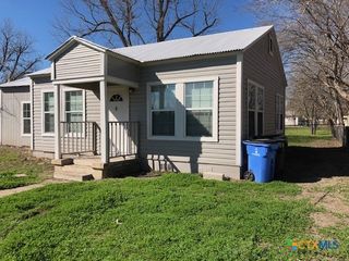630 E Pine Street, Seguin, TX 78155