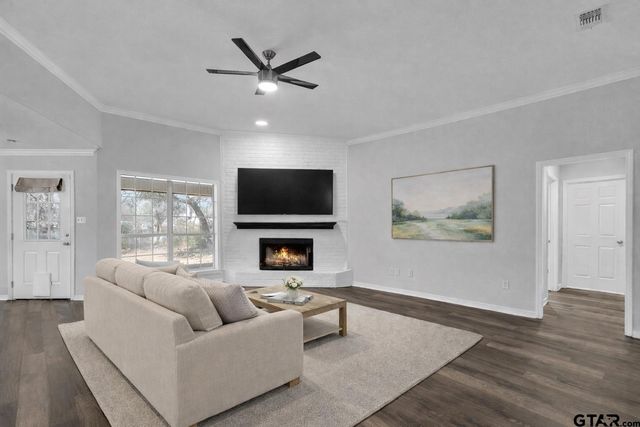 103 Lyle St, Gladewater, TX 75647