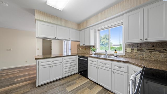 6730 W 9th Ave, Kennewick, WA 99336