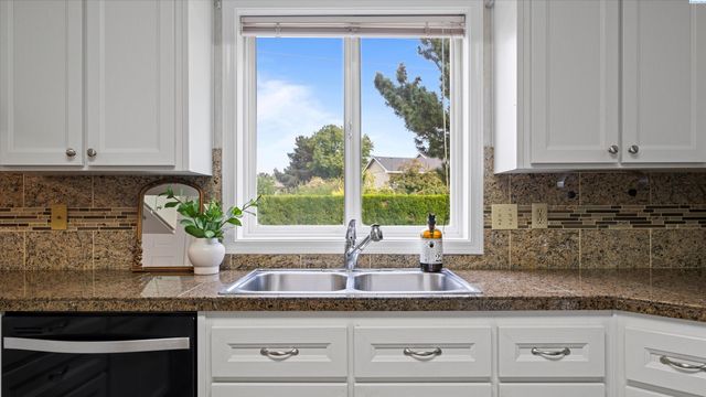 6730 W 9th Ave, Kennewick, WA 99336