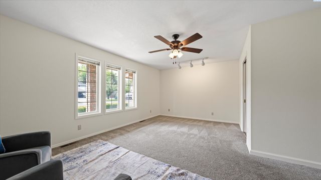 6730 W 9th Ave, Kennewick, WA 99336