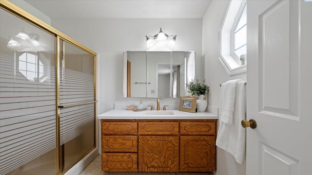 6730 W 9th Ave, Kennewick, WA 99336