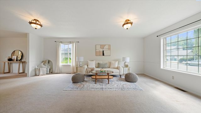 6730 W 9th Ave, Kennewick, WA 99336