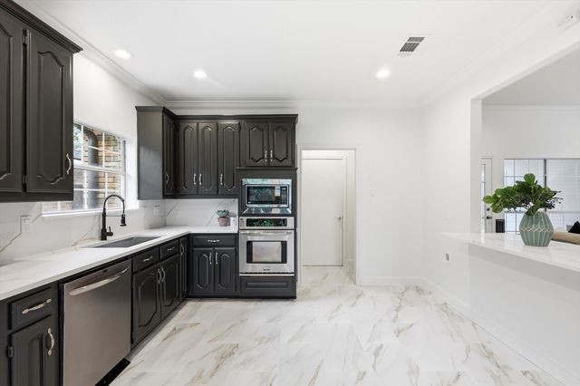 9017 Laredo Drive, Irving, TX 75063