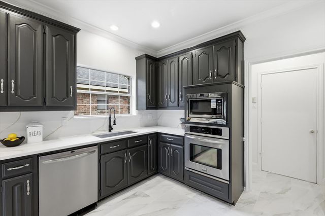 9017 Laredo Drive, Irving, TX 75063