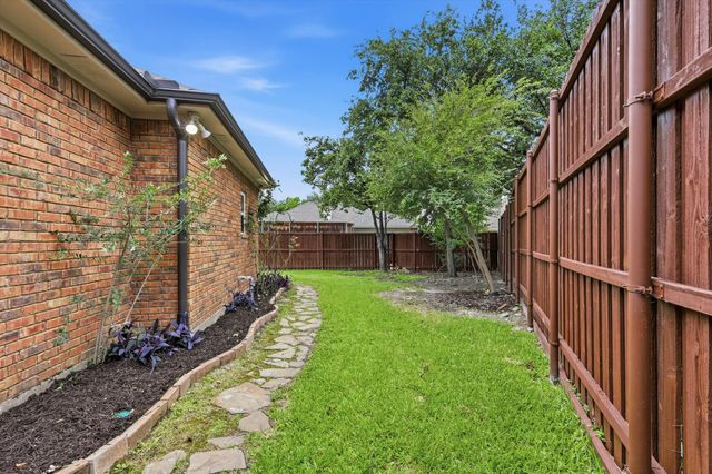 9017 Laredo Drive, Irving, TX 75063