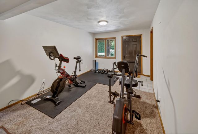 7137 Soppe Farms Road, Waterloo, IA 50702