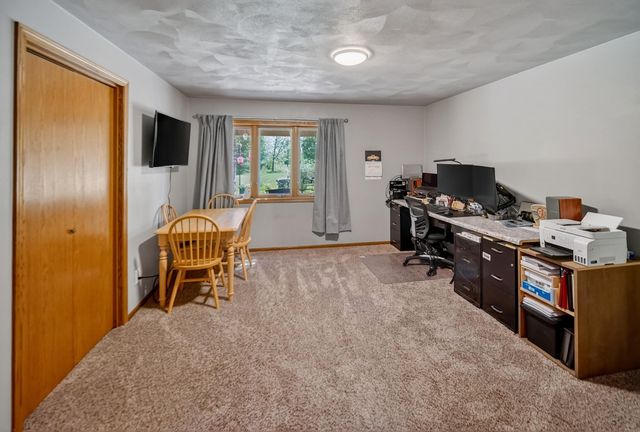 7137 Soppe Farms Road, Waterloo, IA 50702
