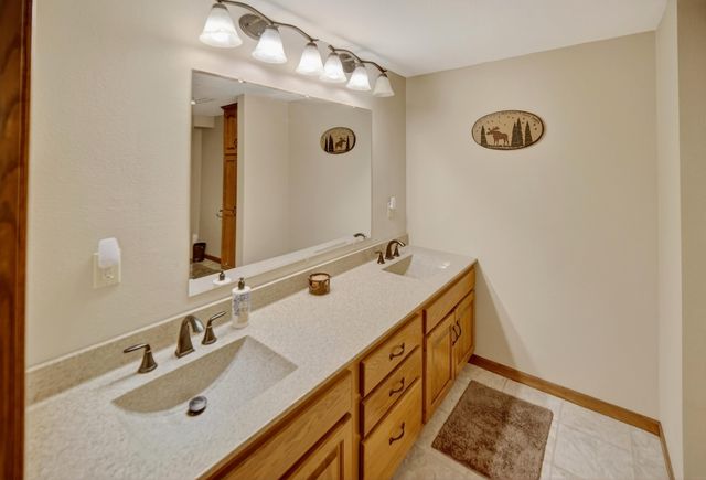 7137 Soppe Farms Road, Waterloo, IA 50702