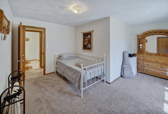 7137 Soppe Farms Road, Waterloo, IA 50702