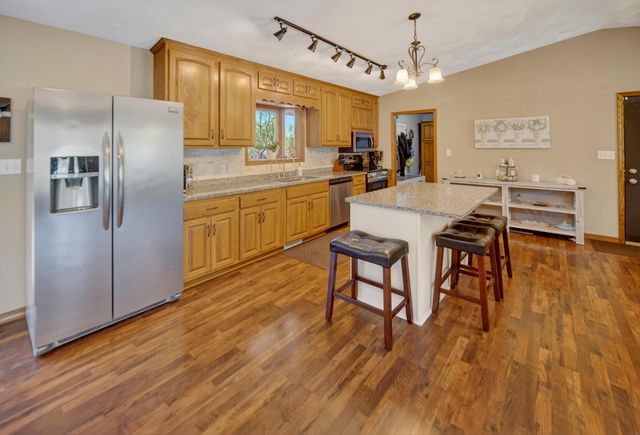 7137 Soppe Farms Road, Waterloo, IA 50702