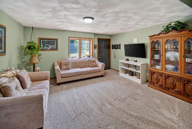7137 Soppe Farms Road, Waterloo, IA 50702