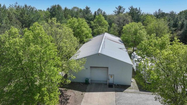 7137 Soppe Farms Road, Waterloo, IA 50702