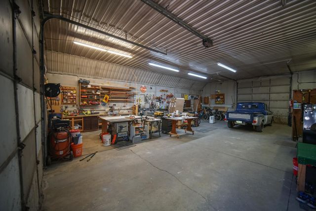 7137 Soppe Farms Road, Waterloo, IA 50702