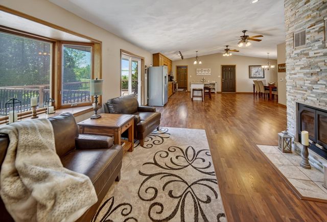 7137 Soppe Farms Road, Waterloo, IA 50702