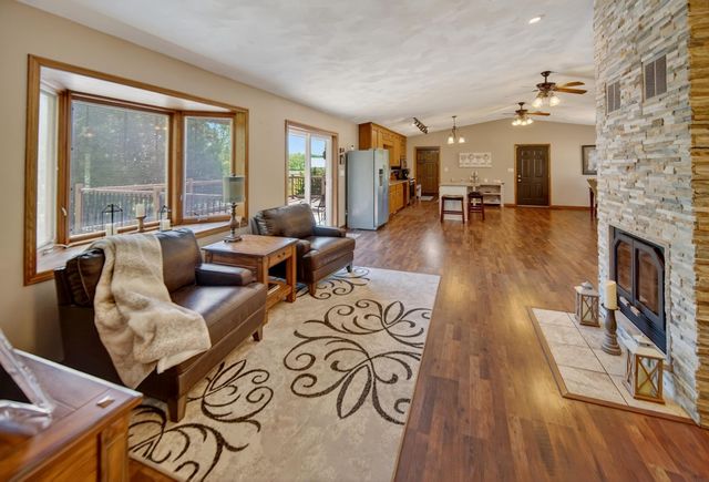 7137 Soppe Farms Road, Waterloo, IA 50702