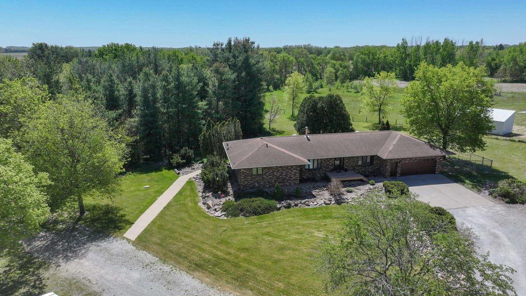 7137 Soppe Farms Road, Waterloo, IA 50702