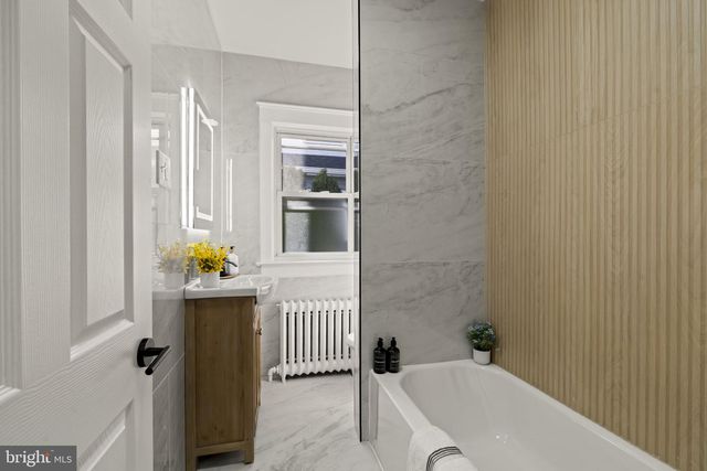 825 LYNDALE AVE, Trenton, NJ 08629