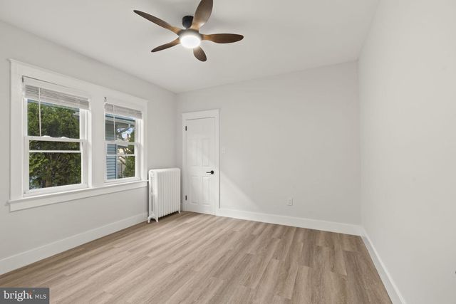 825 LYNDALE AVE, Trenton, NJ 08629