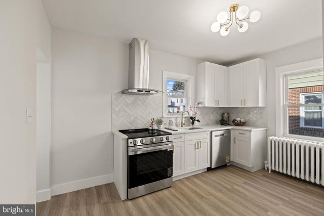 825 LYNDALE AVE, Trenton, NJ 08629