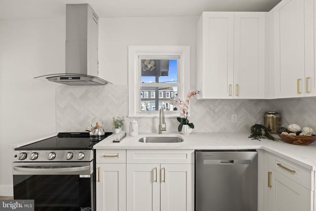 825 LYNDALE AVE, Trenton, NJ 08629