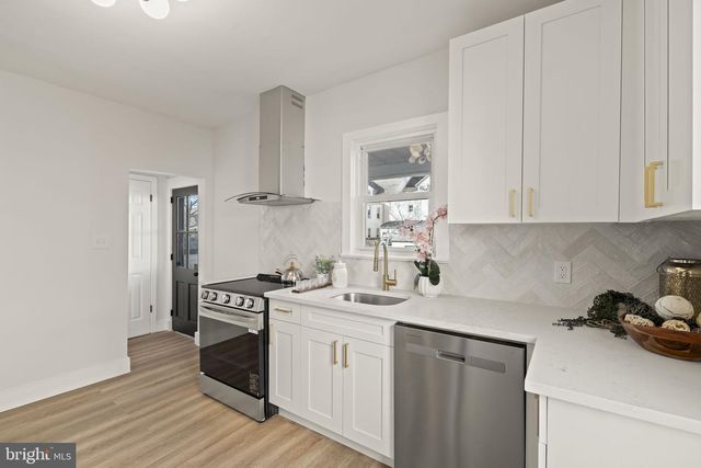 825 LYNDALE AVE, Trenton, NJ 08629