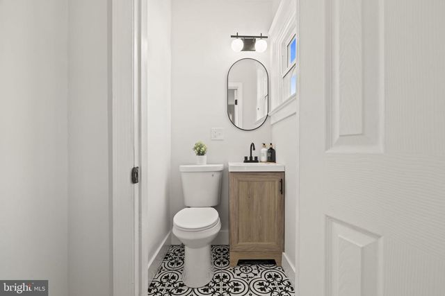 825 LYNDALE AVE, Trenton, NJ 08629