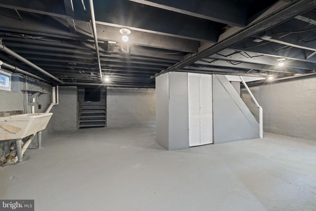 825 LYNDALE AVE, Trenton, NJ 08629