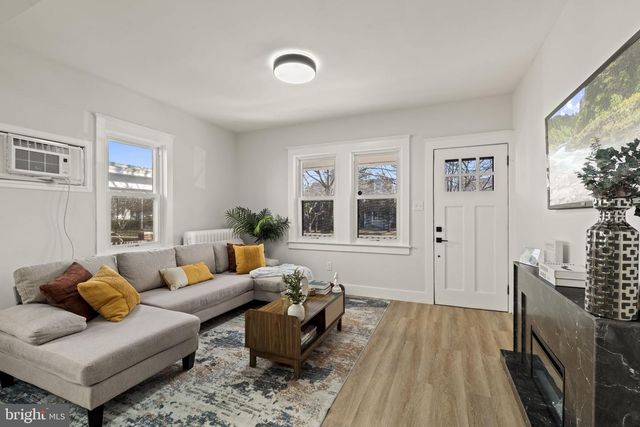 825 LYNDALE AVE, Trenton, NJ 08629