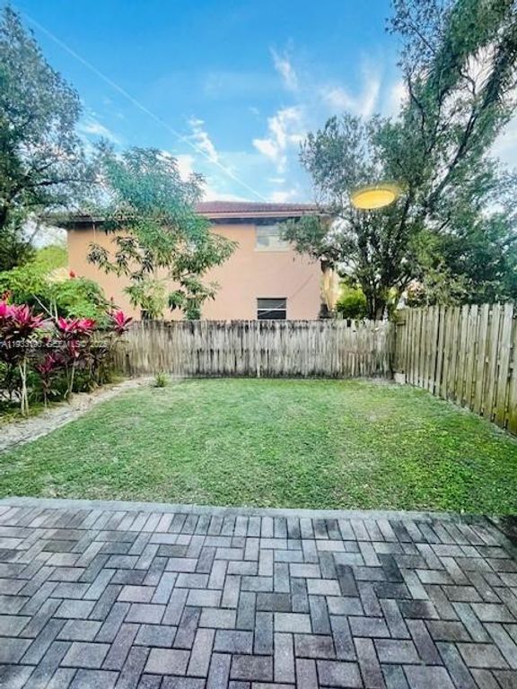 Image 9 of property listing at 4403 NW 115th Ave, Coral Springs, FL 33065