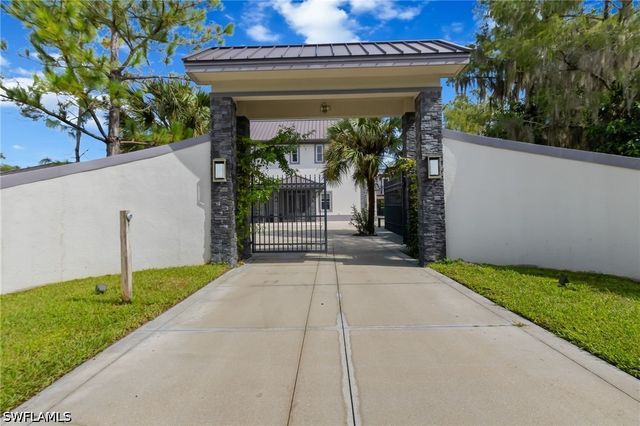 3585 33rd AVE NE, Naples, FL 34120