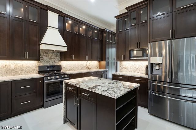 3585 33rd AVE NE, Naples, FL 34120