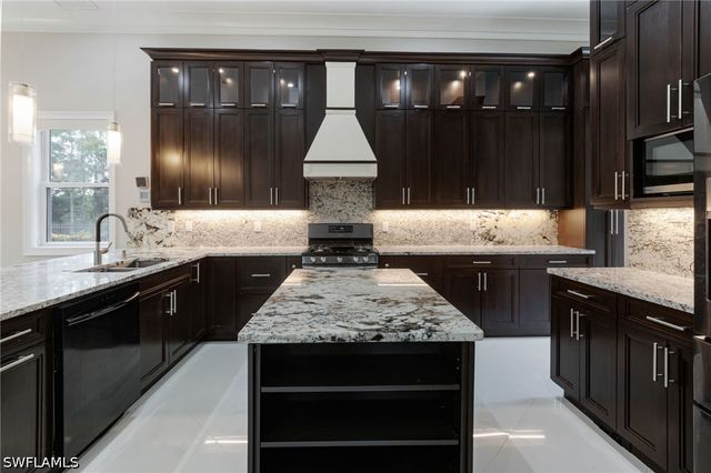 3585 33rd AVE NE, Naples, FL 34120
