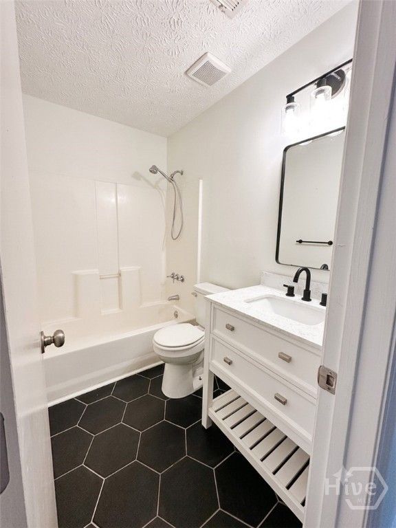 Image 3 of property listing at 174 Sterling Creek Drive, Richmond Hill, GA 31324