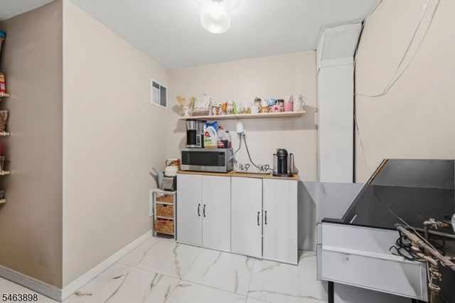 17 Patrick St, Carteret Boro, NJ 07008