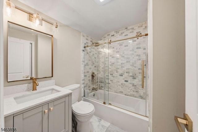 17 Patrick St, Carteret Boro, NJ 07008