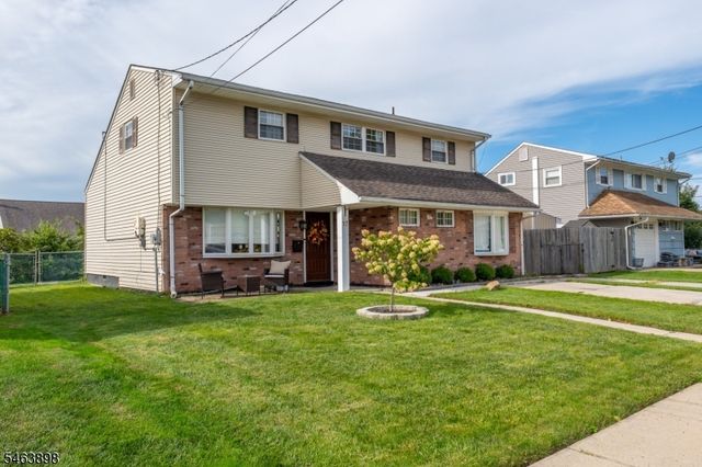 17 Patrick St, Carteret Boro, NJ 07008