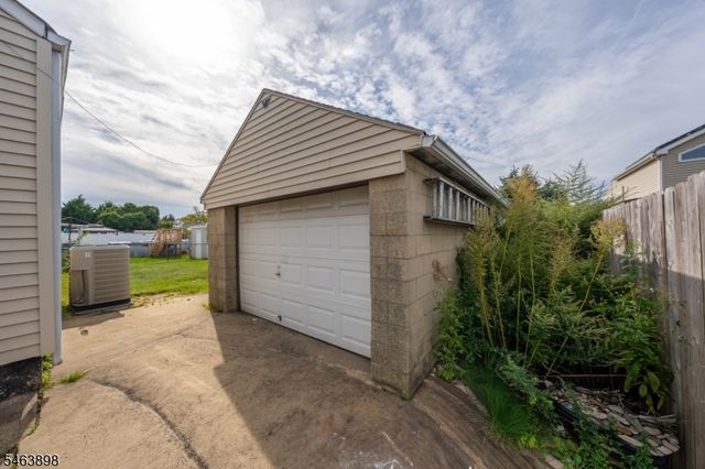 17 Patrick St, Carteret Boro, NJ 07008