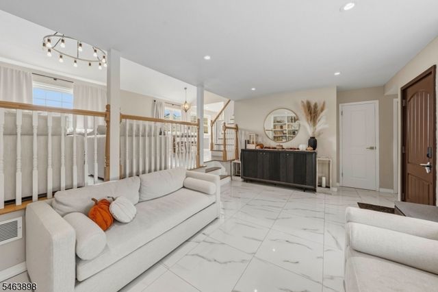 17 Patrick St, Carteret Boro, NJ 07008