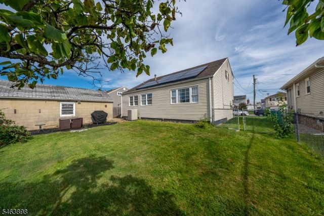 17 Patrick St, Carteret Boro, NJ 07008