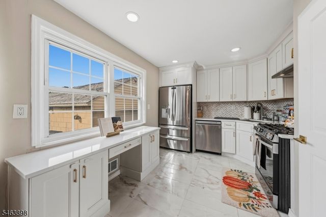 17 Patrick St, Carteret Boro, NJ 07008