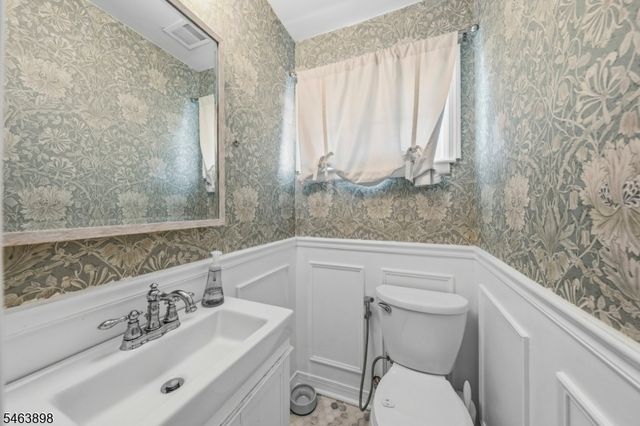 17 Patrick St, Carteret Boro, NJ 07008